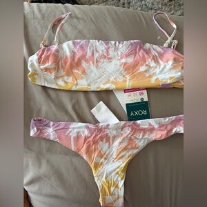 Roxy Hawaiian print bikini medium BNWT